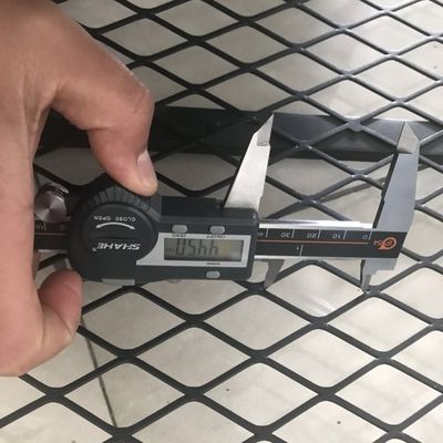 六角型孔付き金属 1.5mm 厚さ孔付き不?? 鋼網